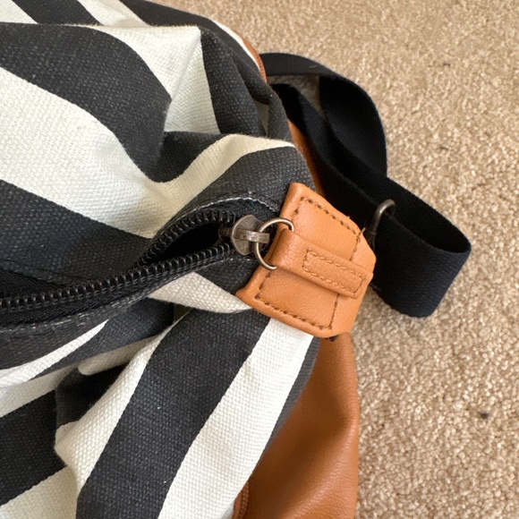 LIMITED EDITION DSW WAREHOUSE SUITCASE/TRAVEL BAG SMALL - Picture 6 of 7